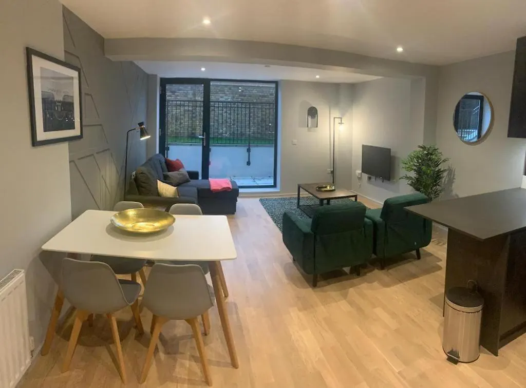 Cozy Three Bedroom Home In Mowlem St Sleeps 7 Λονδίνο 0*,  Ηνωμένο Βασίλειο